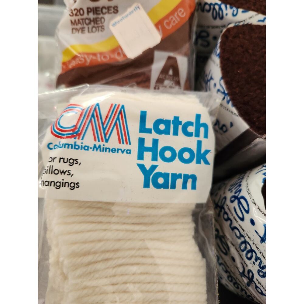 Large Latch Hook Rug Yarn Lot Bucilla Bernat Caron Columbia Mixed Colors - Picture 7 of 15